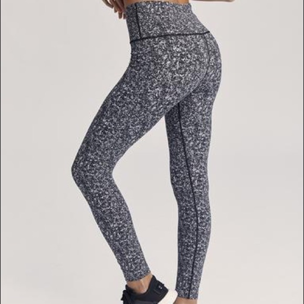 Varley Size M Estrella Micro Camo Leggings